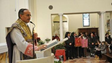Don Fabbri celebra la messa in Duomo 