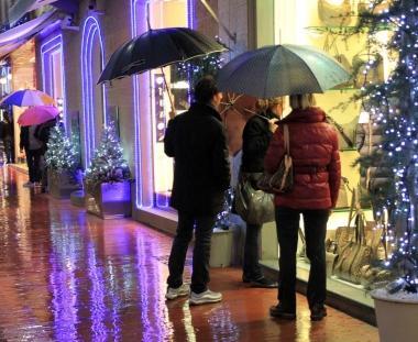 Negozi aperti nel centro commerciale naturale 
