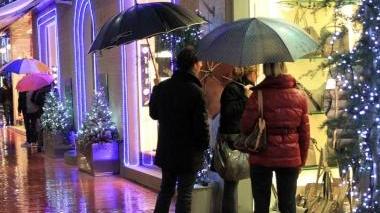 Negozi aperti nel centro commerciale naturale