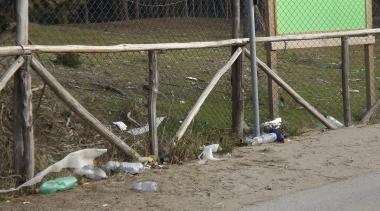<b>FENIGLIA.</b> Rifiuti nella pineta dov&egrave; atterrato Piscicelli 