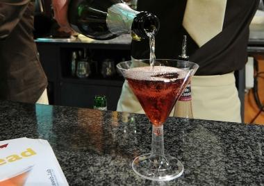 <b>APERITIVO.</b> Un drink 