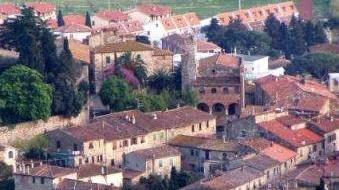 Una veduta del borgo di Suvereto