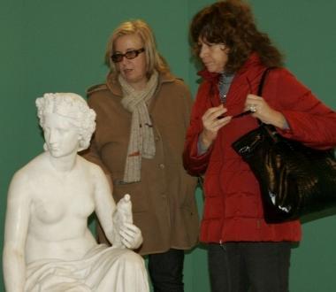 La scultura La Filatrice di Lorenzo Bartolini 