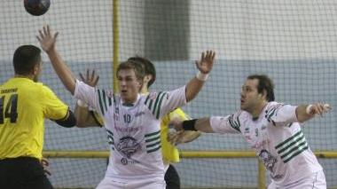 Un’azione di difesa dell’Ambra nel match disputato contro i pugliesi del Conversano