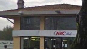 La vecchia sede dell’Abc che dovrebbe diventare il nuovo comando dei vigili urbani Ma l’opposizione chiede di annullare tutto