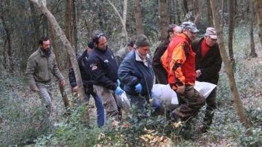 <b>LA DISPERAZIONE.</b> I cacciatori si fermano per l’amico ucciso in battuta