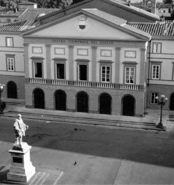 La facciata del Teatro del Giglio      