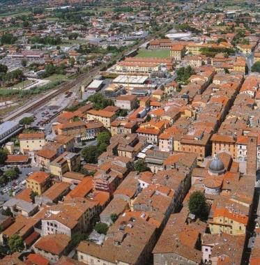 Pietrasanta vista allalto      