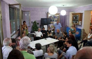 <b>IL COMITATO.</b> Una delle prime riunioni del comitato dei clienti 