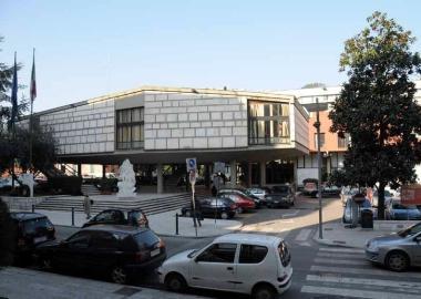 Il palazzo del municipio in citt&agrave;   