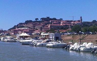 <b>CASTIGLIONE.</b> Una veduta 