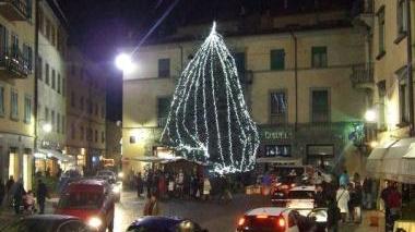 Una veduta del centro di Castelnuovo durante le feste natalizie