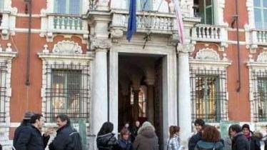 <b>IN PRESIDIO.</b> Lavoratori davanti a Palazzo Ducale