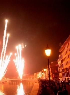 I fuochi dartificio sui lungarni dellanno passato  