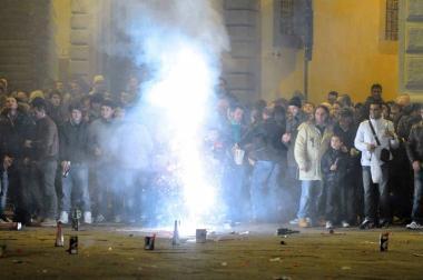 Botti per la festa in piazza negli anni passati: stasera sranno vietati   