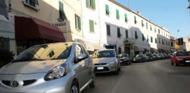 Un tratto di via Galileo Galilei nel centro di Piombino