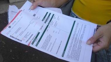 Alcune cartelle esattoriali e sotto cassonetti dell’immondizia
