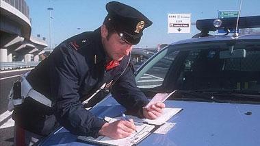 In auto con scimitarra e pugnale, denunciati