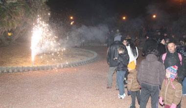 Bimba di 10 anni ferita da un petardomangiafuoco ustionata durante lo show
