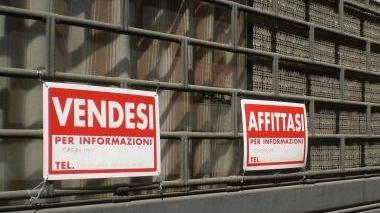 Scattano nuovi obblighi per chi vuole vendere o affittare casa Sotto una veduta di Rosignano