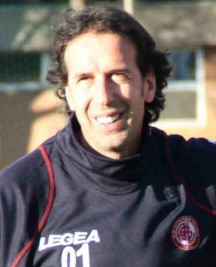 L'arrivo in ritardo di Paulinho Incerta la presenza in campo