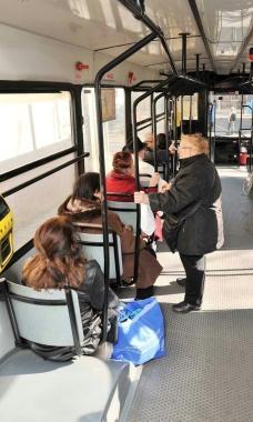 Passeggeri a bordo di un pullman 