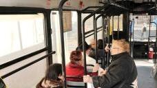 Passeggeri a bordo di un pullman