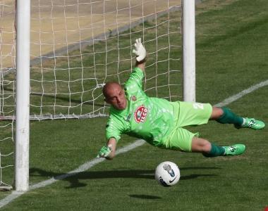 «Giù le mani da Narciso» Il Grifone fa quadrato intorno al portiere