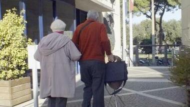 Una coppia di anziani