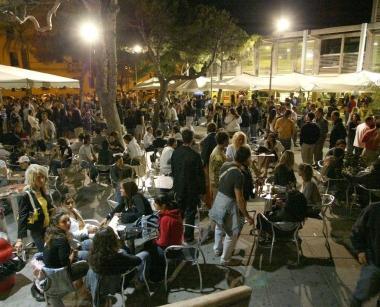 <b>MOVIDA </b>Lungo le baracchine del viale Italia 