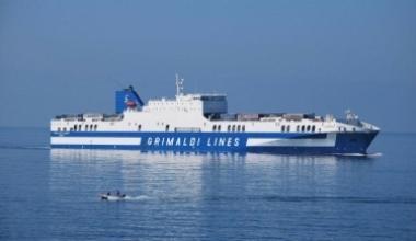 Bidoni tossici in mare, indagato il comandante del cargo 