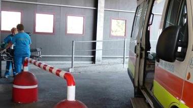 Rocco Damone e sopra un’ambulanza all’ospedale