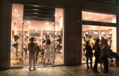Negozi aperti anche la notte: i commercianti toscani dicono no           
