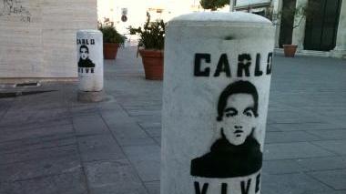 “Carlo vive” sui pioli di via della Madonna