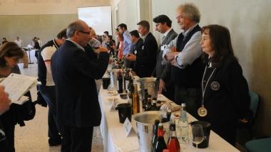 Anteprima Vini torna il 5-6 maggio L'edizione 2012 sarà al Real Collegio