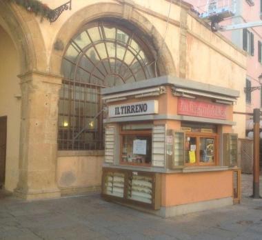 L’edicola Dellea in piazza Cavour a Portoferraio