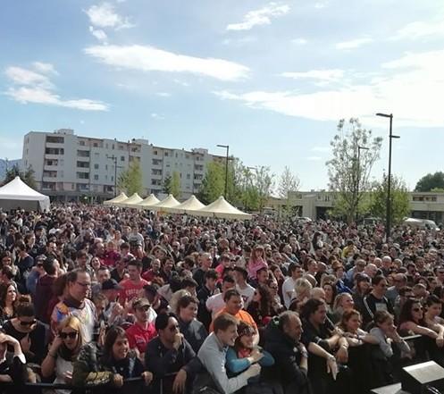 Bagno di folla in piazza per Cristina D’Avena e Simone Cristicchi 