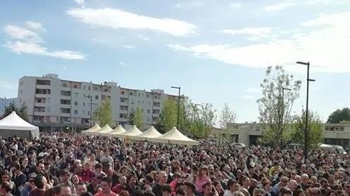Bagno di folla in piazza per Cristina D’Avena e Simone Cristicchi