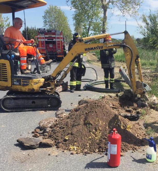 Danneggiata la condotta del gas disagi e via Aurelia interrotta 