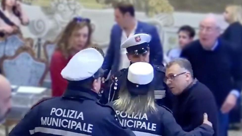 Bufera in consiglio sulla manifestazione Intervengono i vigili