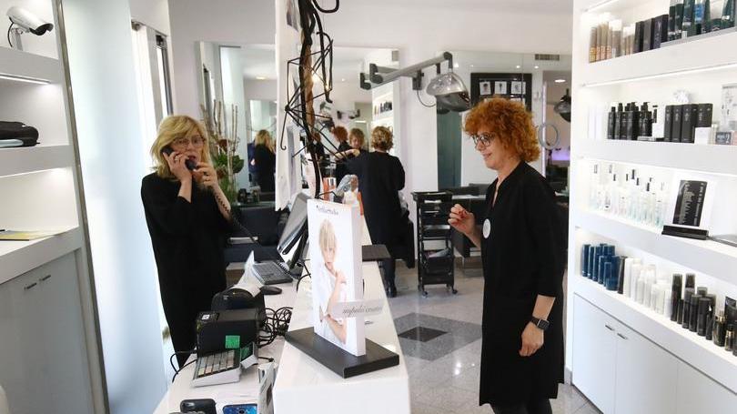 Era la parrucchiera delle Miss Una vita tra i capelli per 65 anni