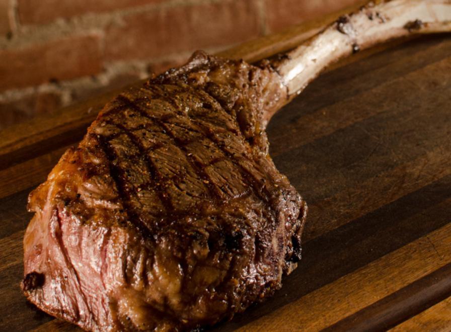 Maxi costata di bisonte e ganassino con purè