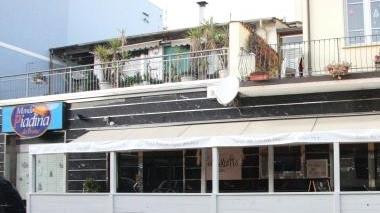 Una delle verande appena nate in via Coppino. Per il Comune è da sostituire