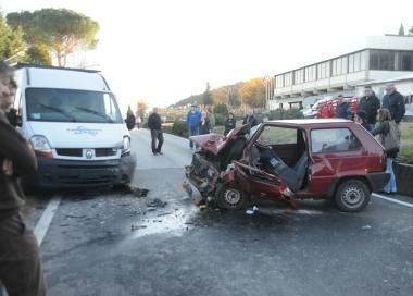 Due immagini dellincidente avvenuto a Castelvecchio di Compito (vip)    