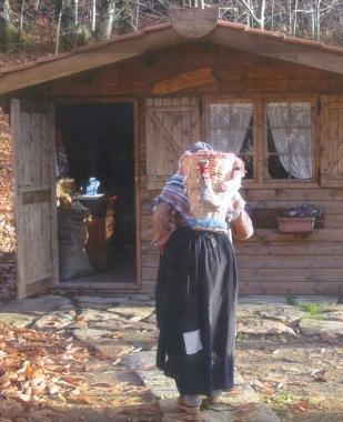 La casetta di legno della Befana a Barga     