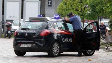 Una pattuglia dei carabinieri: i militari si occupano della lite tra conviventi