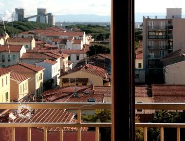 La finestra colpita dal proiettile