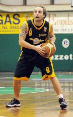 Il playmaker piombinese Giuliano Biancani 