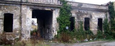 Ledificio acquistato dallAtl nel 1999 si trova in condizioni di completo degrado     
