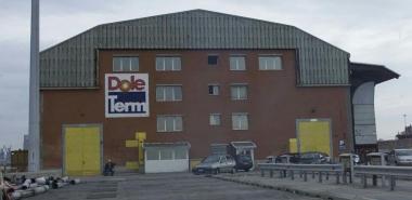 Una veduta del magazzino ex Dole al Terminal Alto fondale